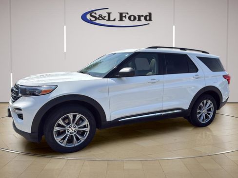 Certified 2023 Ford Explorer XLT w/ Equipment Group 202A AWD/4WD image 2