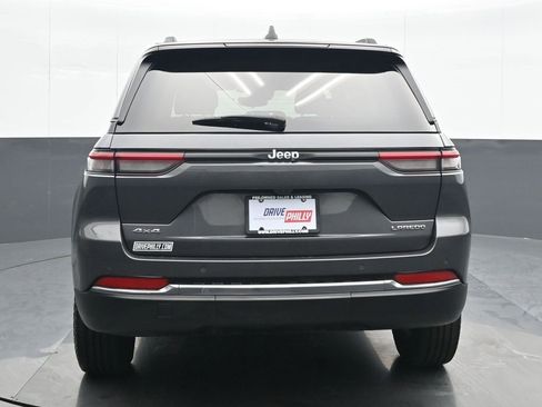 Used 2024 Jeep Grand Cherokee Laredo image 5