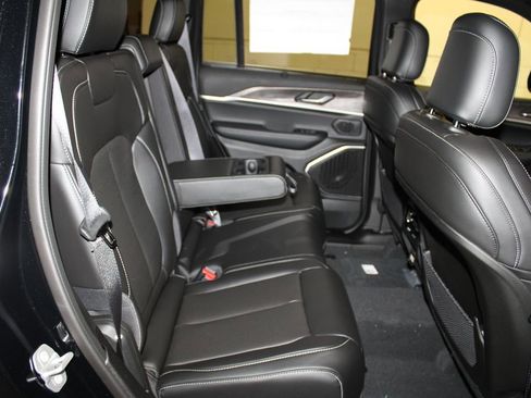 New 2025 Jeep Grand Cherokee Limited w/ Luxury Tech Group II image 29