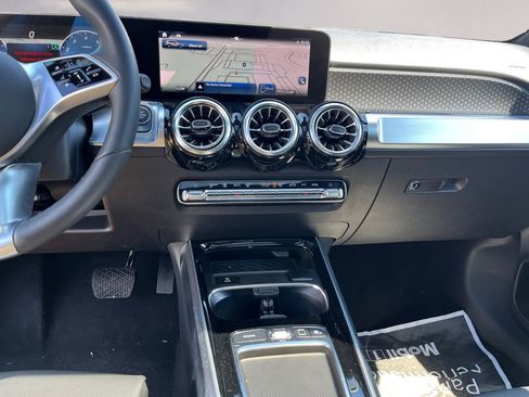 Certified 2025 Mercedes-Benz GLB 250 4MATIC image 8