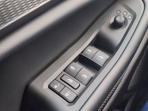 Used 2025 Jeep Grand Cherokee Altitude RWD image 18