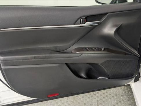 Used 2022 Toyota Camry SE w/ Convenience Package image 12