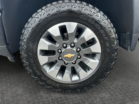 Used 2024 Chevrolet Silverado 2500 Custom w/ Custom Value Package AWD/4WD image 10