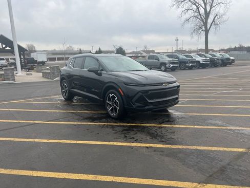 New 2026 Chevrolet Equinox EV LT image 7
