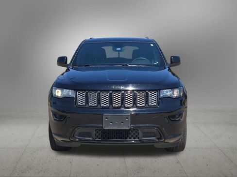 Used 2019 Jeep Grand Cherokee Altitude RWD image 9