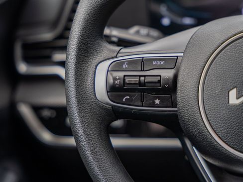 Used 2025 Kia Sportage LX image 25