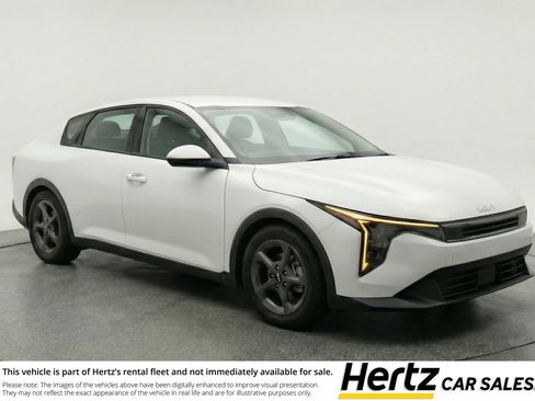 Used 2025 Kia K4 LXS image 1