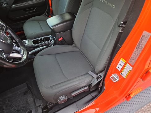 Used 2020 Jeep Gladiator Overland image 13