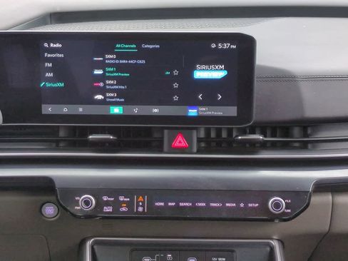 Used 2025 Kia Carnival FWD image 18