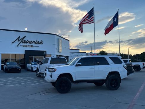 Used 2016 Toyota 4Runner SR5 Premium w/ Convenience Package RWD image 1