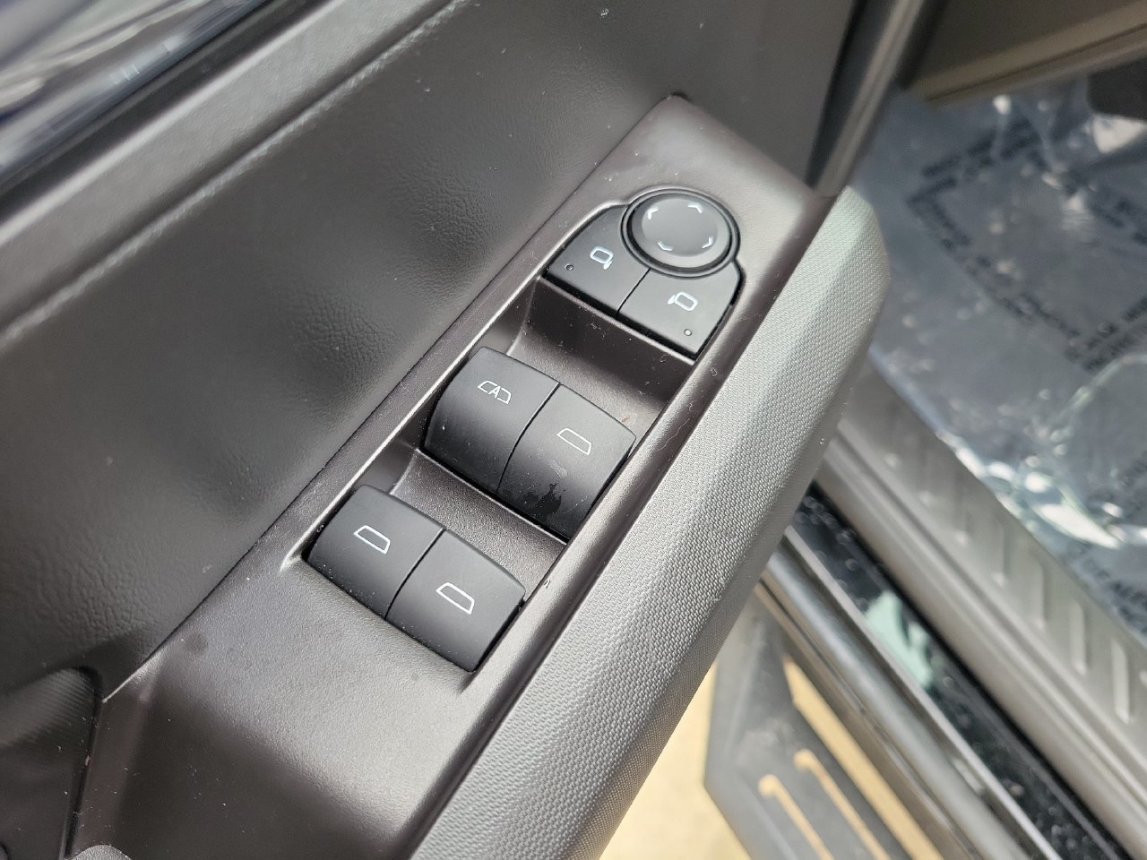Used 2024 Chevrolet Colorado LT RWD image 14
