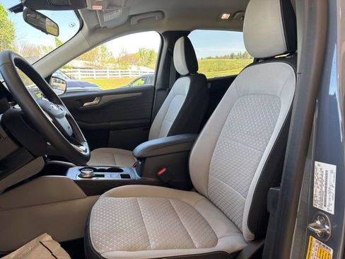 Used 2023 Ford Escape Active w/ Tech Pack #2 AWD/4WD image 9