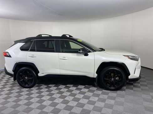 Used 2022 Toyota RAV4 XSE AWD/4WD image 7