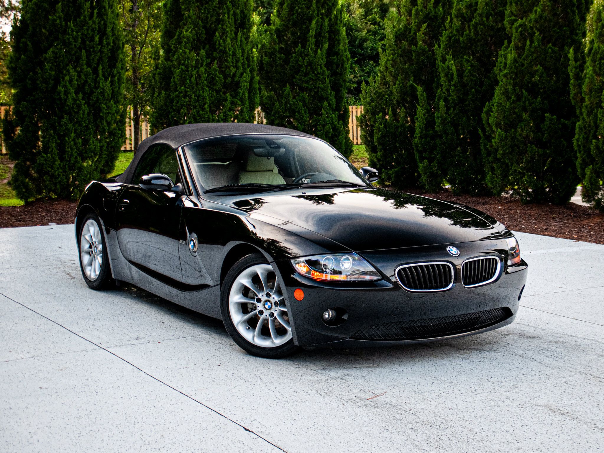 Used 2005 BMW Z4 2.5i RWD image 2