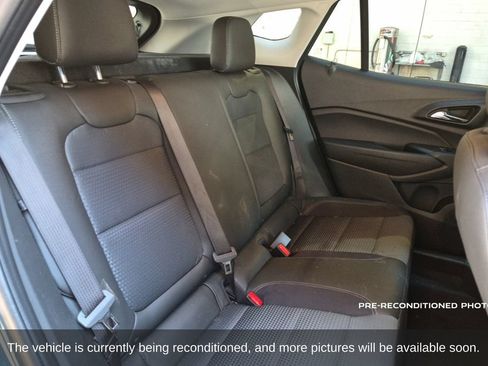 Used 2026 Chevrolet Trax LT w/ Sunroof Package FWD image 15