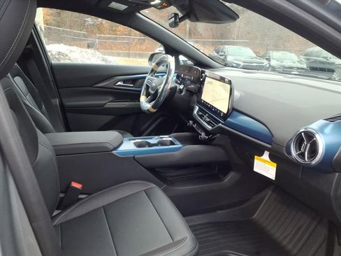 New 2026 Chevrolet Equinox EV LT image 17