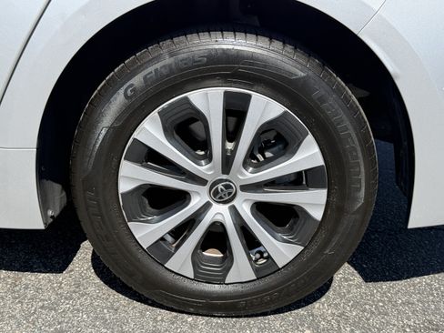 Used 2022 Toyota Corolla LE w/ Carpet Mat Package (TMS) FWD image 11