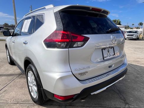 Used 2018 Nissan Rogue SV image 5