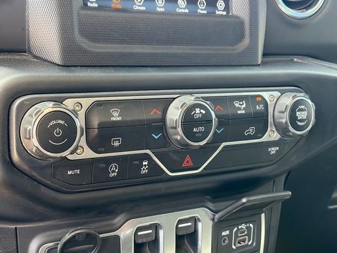 Used 2021 Jeep Wrangler Rubicon image 25