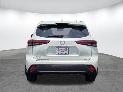 Used 2021 Toyota Highlander XLE FWD image 5