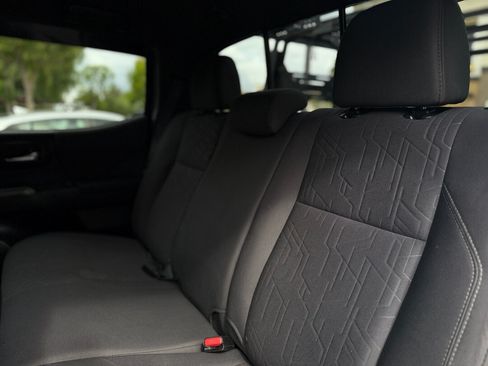 Used 2017 Toyota Tacoma TRD Off-Road w/ Tow Package AWD/4WD image 11