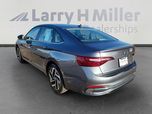 Used 2022 Volkswagen Jetta SEL image 4