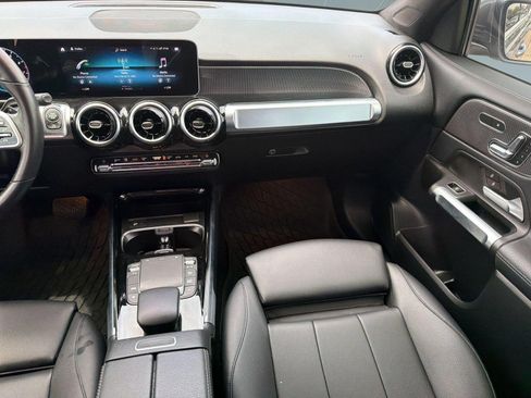 Used 2021 Mercedes-Benz GLB 250 4MATIC w/ Premium Package image 17