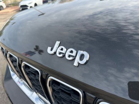 Certified 2024 Jeep Grand Cherokee Limited image 23