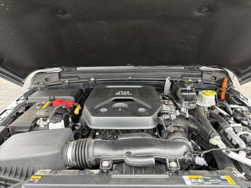 Used 2022 Jeep Wrangler Unlimited Sahara image 35