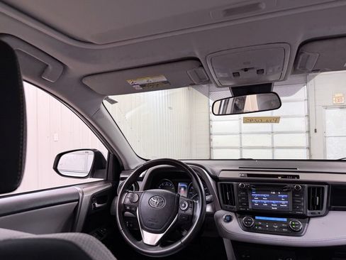 Used 2018 Toyota RAV4 XLE FWD image 22