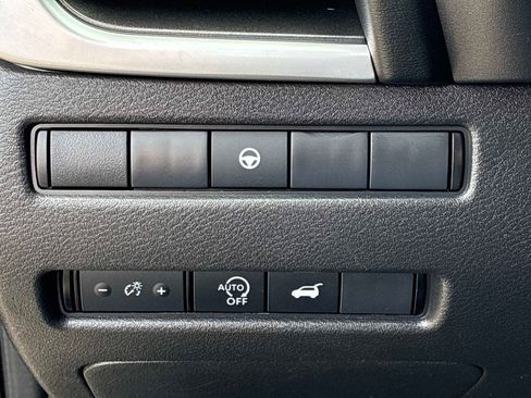 Used 2025 Nissan Rogue SV AWD/4WD image 23