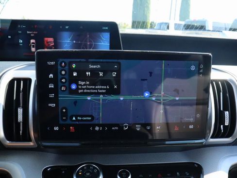 New 2025 Ford Expedition Active image 8