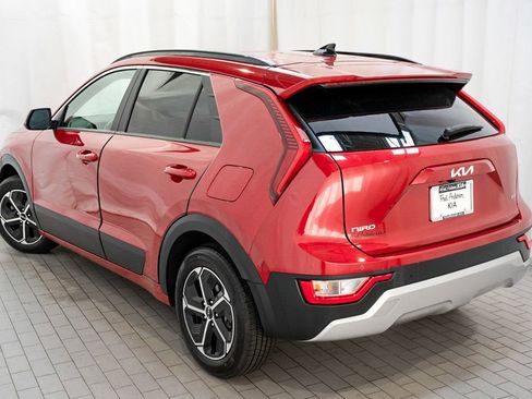 Used 2024 Kia Niro EX FWD image 3