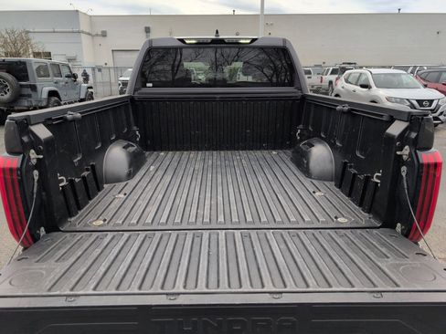 Used 2022 Toyota Tundra SR5 w/ SR5 Convenience Package image 32