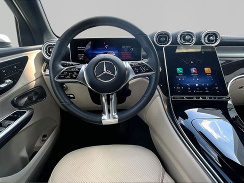 Used 2025 Mercedes-Benz GLC 300 4MATIC image 8