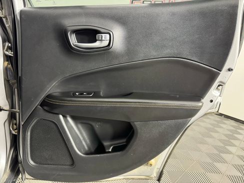 Used 2019 Jeep Compass Limited image 42