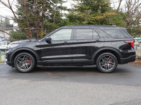 Certified 2025 Ford Explorer ST-Line w/ ST-Line Street Pack image 18