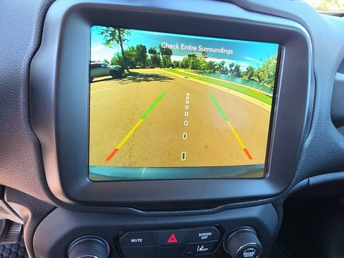 Used 2023 Jeep Renegade Trailhawk AWD/4WD image 22