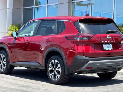 Used 2023 Nissan Rogue SV FWD image 7