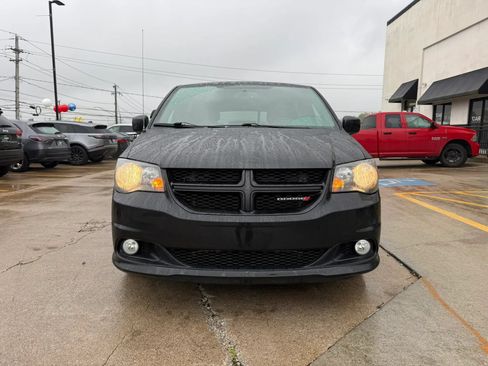 Used 2018 Dodge Grand Caravan GT FWD image 4