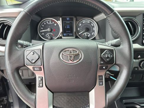 Used 2022 Toyota Tacoma SR5 RWD image 19