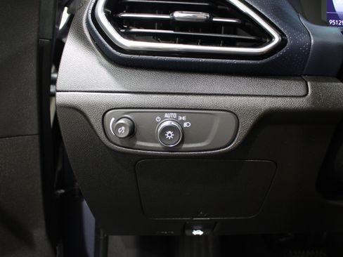 Used 2022 Chevrolet Bolt EUV Premier w/ Launch Edition FWD image 9