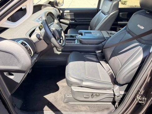 Used 2025 Ford Expedition Platinum AWD/4WD image 12