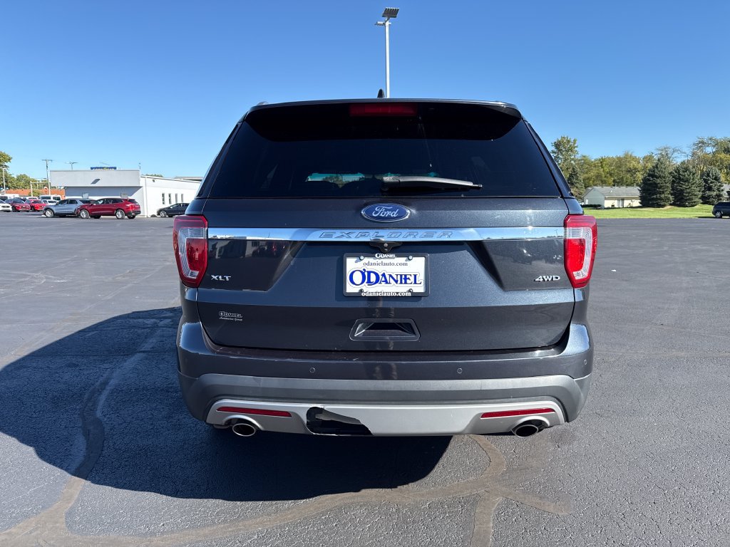 Used 2017 Ford Explorer XLT w/ Equipment Group 202A AWD/4WD image 6