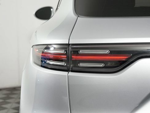Certified 2023 Porsche Cayenne AWD/4WD image 12