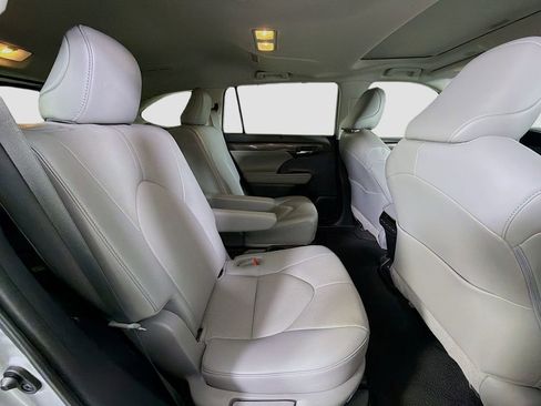 Used 2023 Toyota Highlander Limited image 31