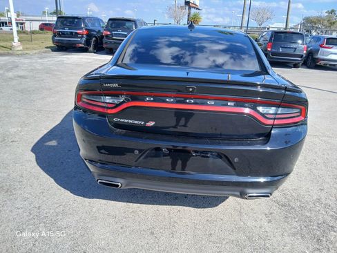 Used 2018 Dodge Charger GT image 4