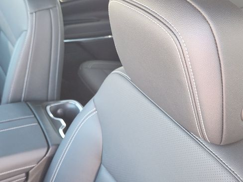 Used 2024 Chevrolet Traverse LT image 16