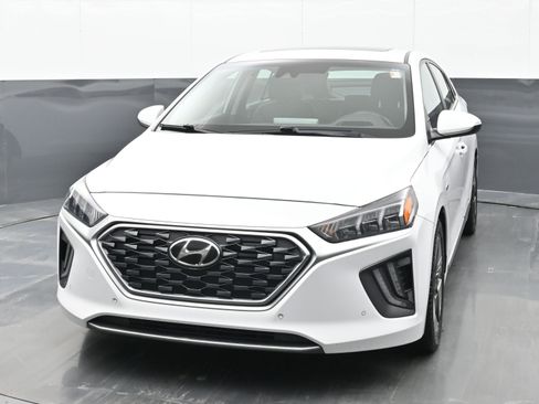 Used 2020 Hyundai Ioniq Limited image 4