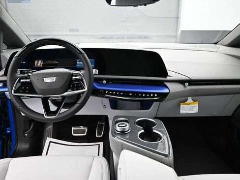 New 2026 Cadillac Optiq Luxury 1 image 22